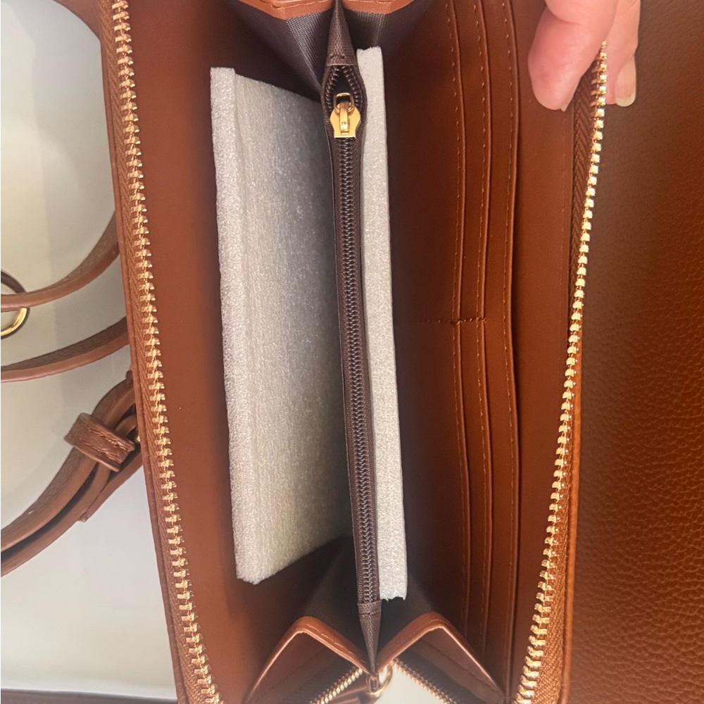 Ello Amira Leather Top-Handle vegan leather Tote with crossbody strap. - Picture 9 of 10